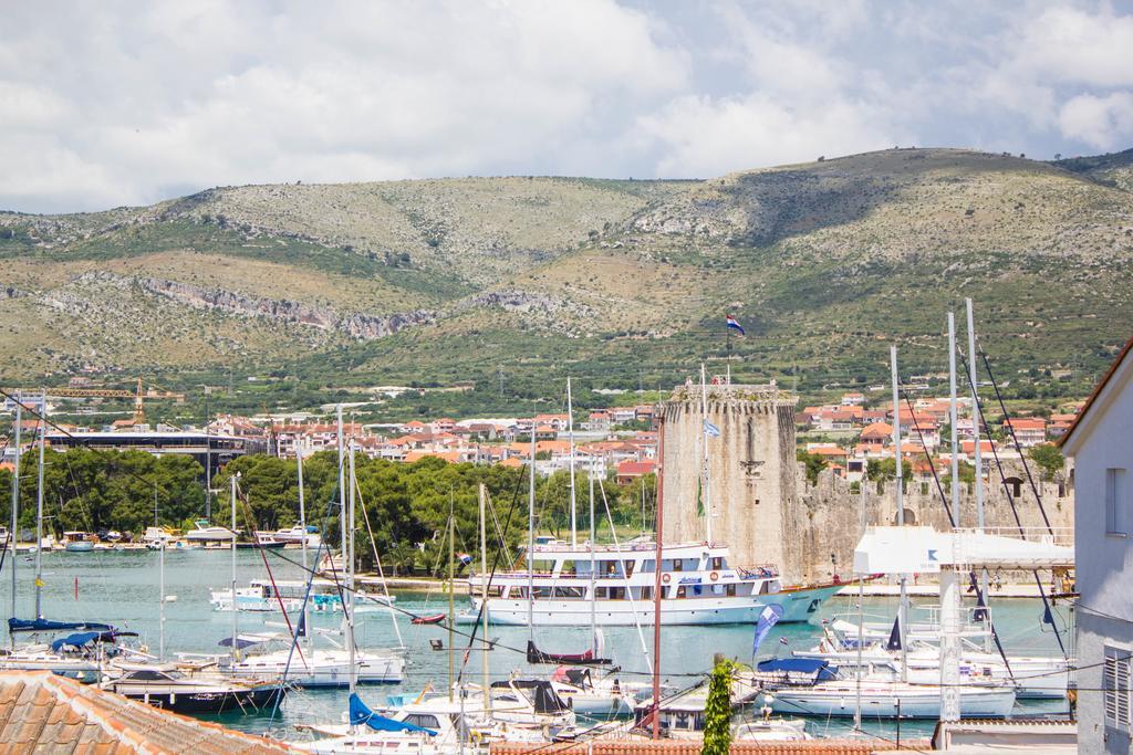 Apartments Maria Trogir Buitenkant foto