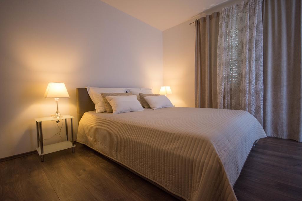 Apartments Maria Trogir Buitenkant foto