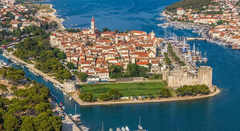 Apartments Maria Trogir Buitenkant foto