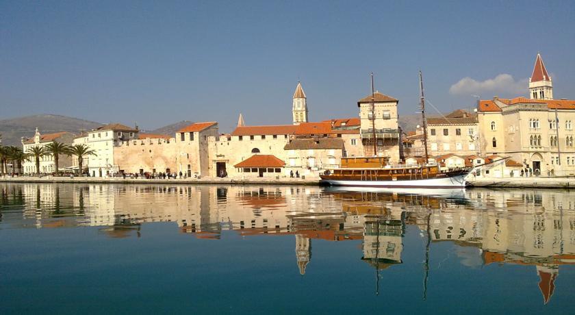 Apartments Maria Trogir Buitenkant foto