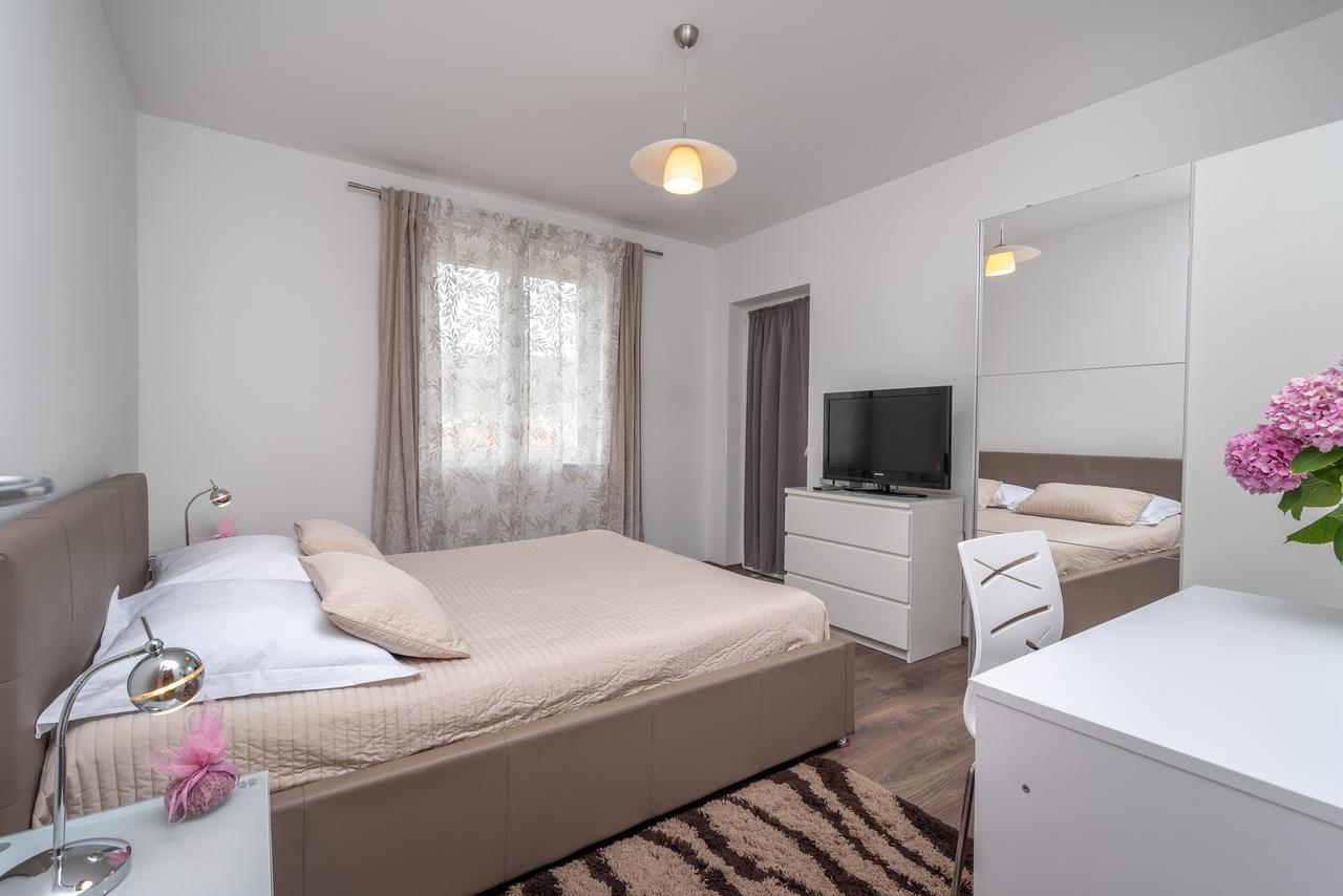 Apartments Maria Trogir Buitenkant foto