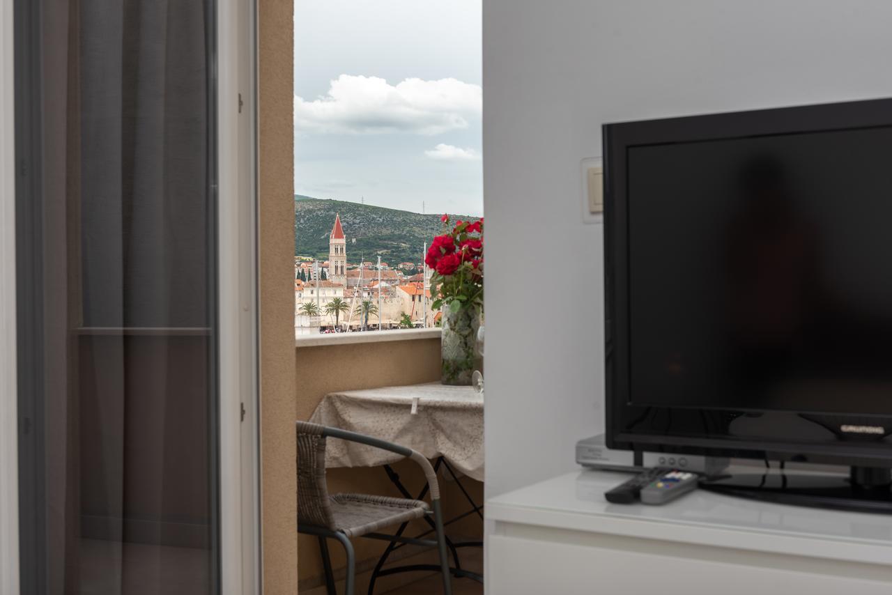 Apartments Maria Trogir Buitenkant foto